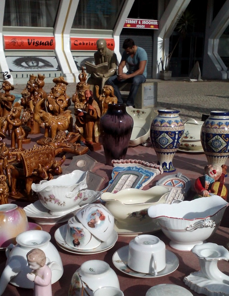 estatuas en costa de caparica